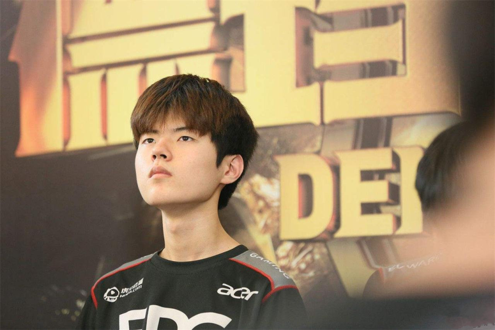 DRX血洗DFM，Deft单局斩获MVP峡谷大战淘汰赛，成为赛场最大亮点